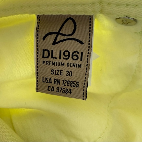 New DL1961 Cameron Pin Up Shorts in Meringue Yellow | Size 30 - Picture 9 of 14